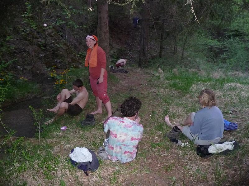 P1040919.JPG - večerní koupačka v lesním potůčku